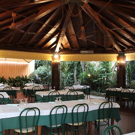 Hotel La Locanda Del Borgo โรม ภายนอก รูปภาพ