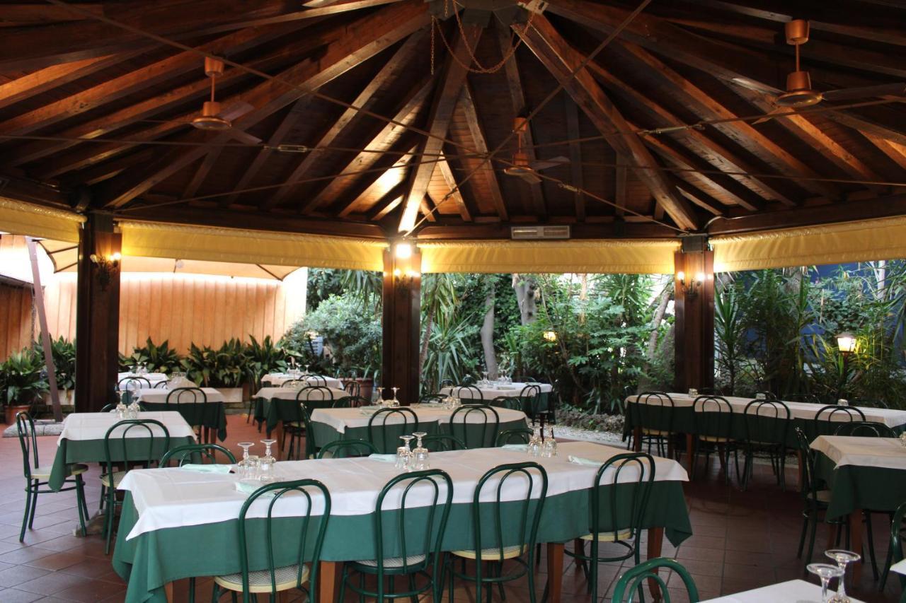 Hotel La Locanda Del Borgo โรม ภายนอก รูปภาพ