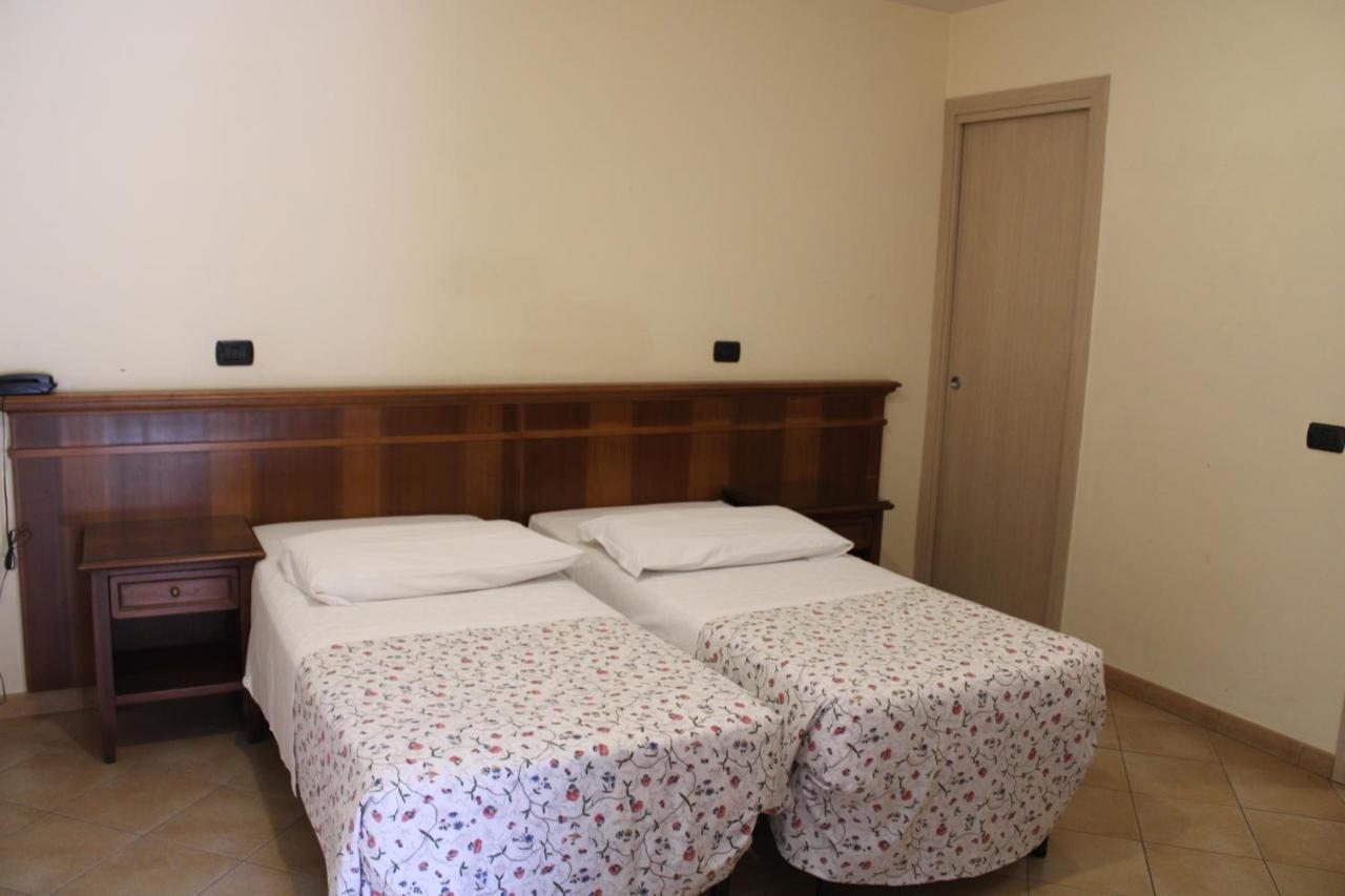Hotel La Locanda Del Borgo โรม ภายนอก รูปภาพ