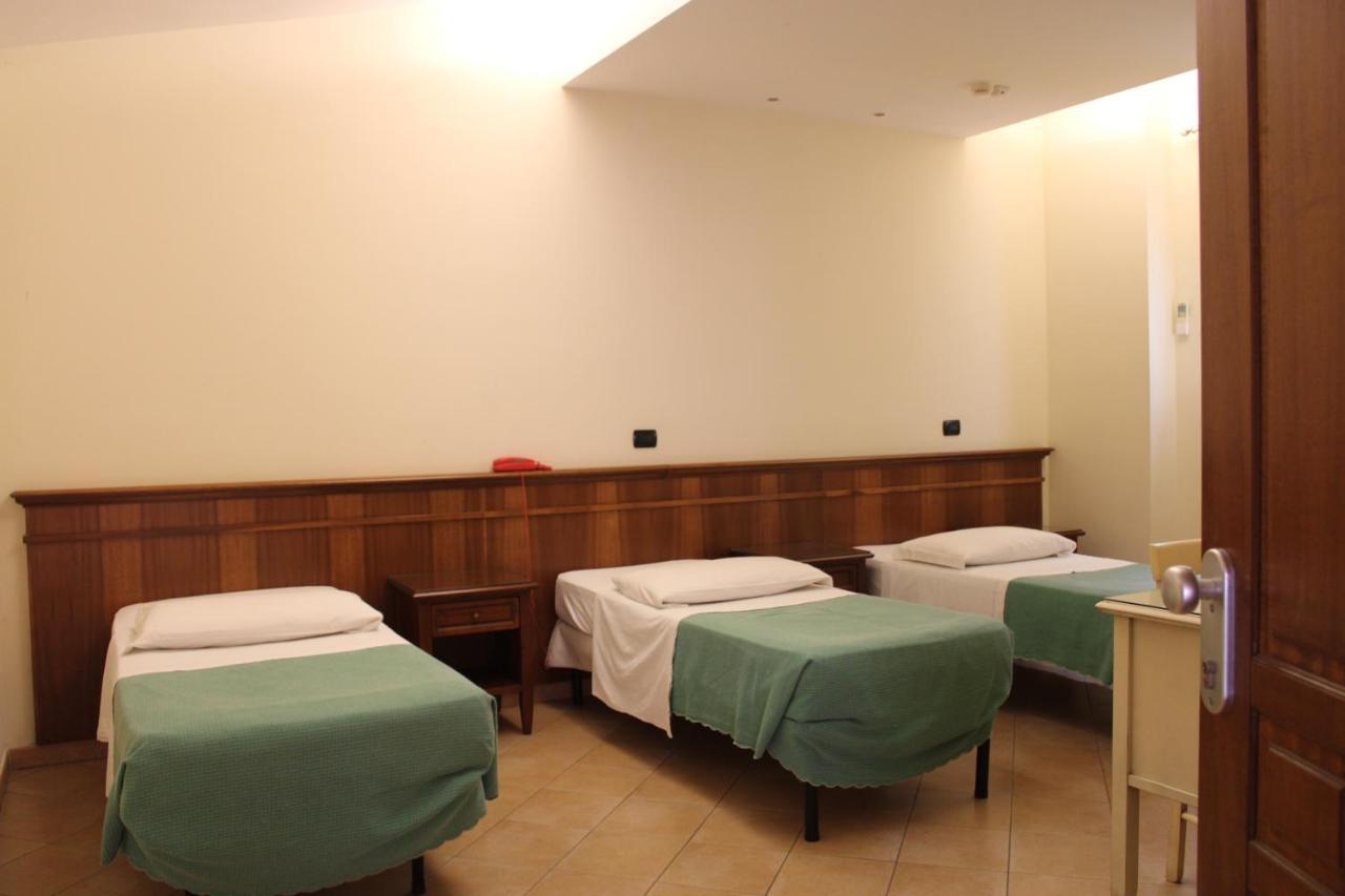 Hotel La Locanda Del Borgo โรม ภายนอก รูปภาพ