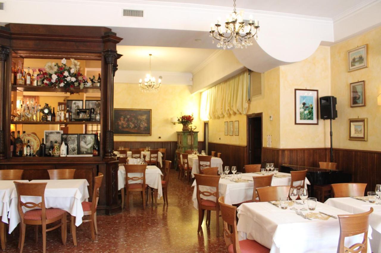 Hotel La Locanda Del Borgo โรม ภายนอก รูปภาพ